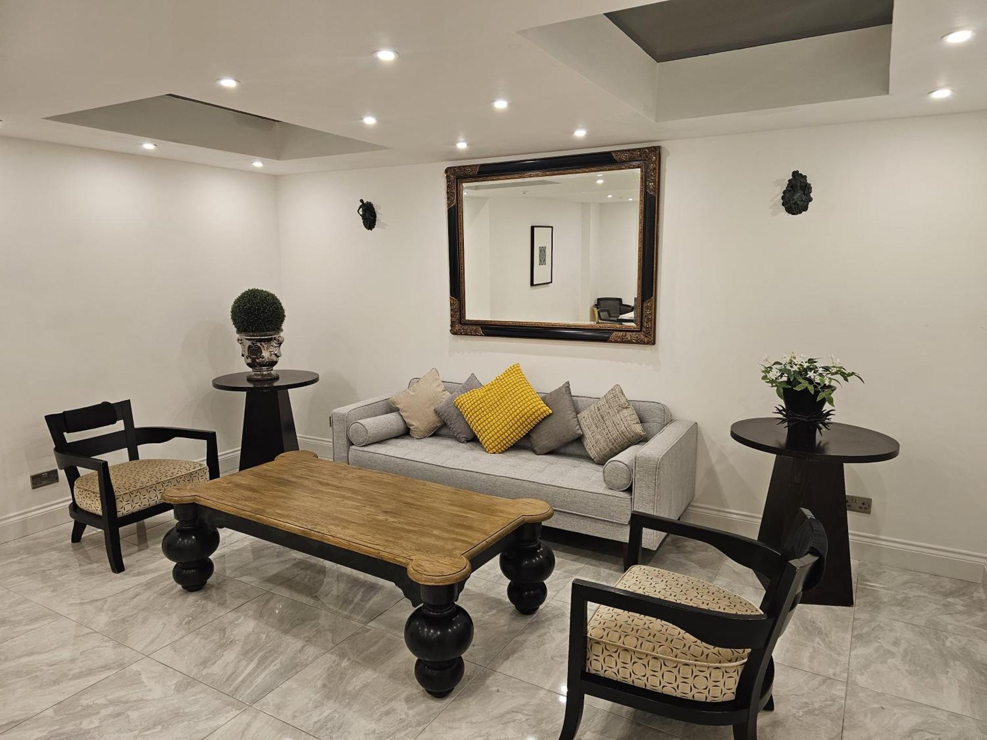 Care London- Elegant & Central, Sloane Avenue, Chelsea Ferienhaus